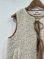 Load image in the gallery viewer,Colete de pelo encaracolado ZÊZERE
