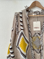 Load image in the gallery viewer,Casaco de malha étnico c/franjas KYRA
