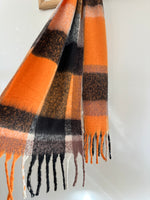 Load image in the gallery viewer,Cachecol c/franjas AUTUMN
