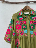 Carregar imagem no visualizador da galeria, Vestido-camiseiro bordado VEDA
