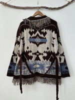 Load image in the gallery viewer,Casaco de malha em jacquard c/cinto BOYLE
