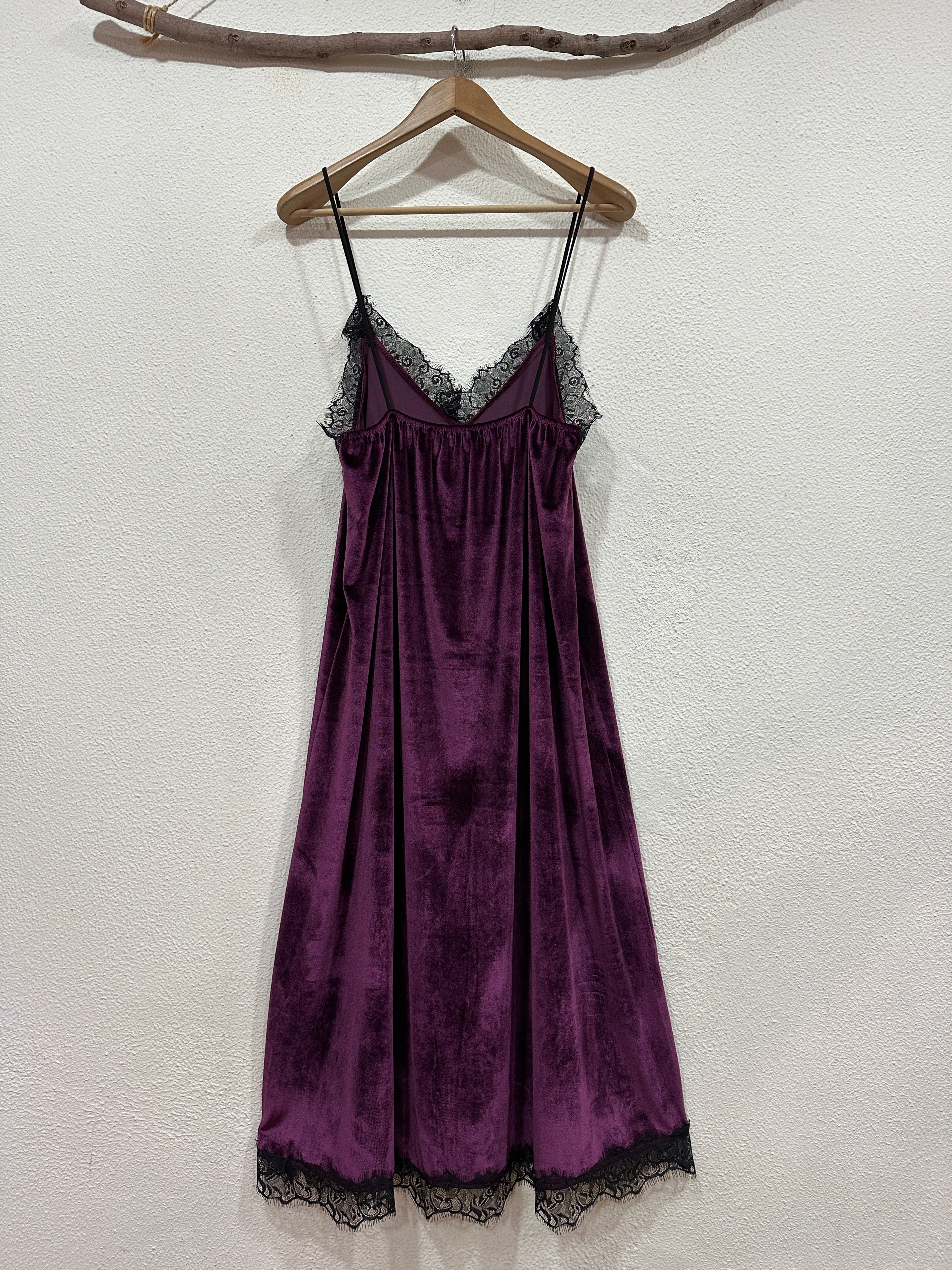 Vestido em veludo cristal c/renda AMETHYST
