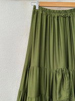 Carregar imagem no visualizador da galeria, Saia assimétrica acetinada ZURICH
