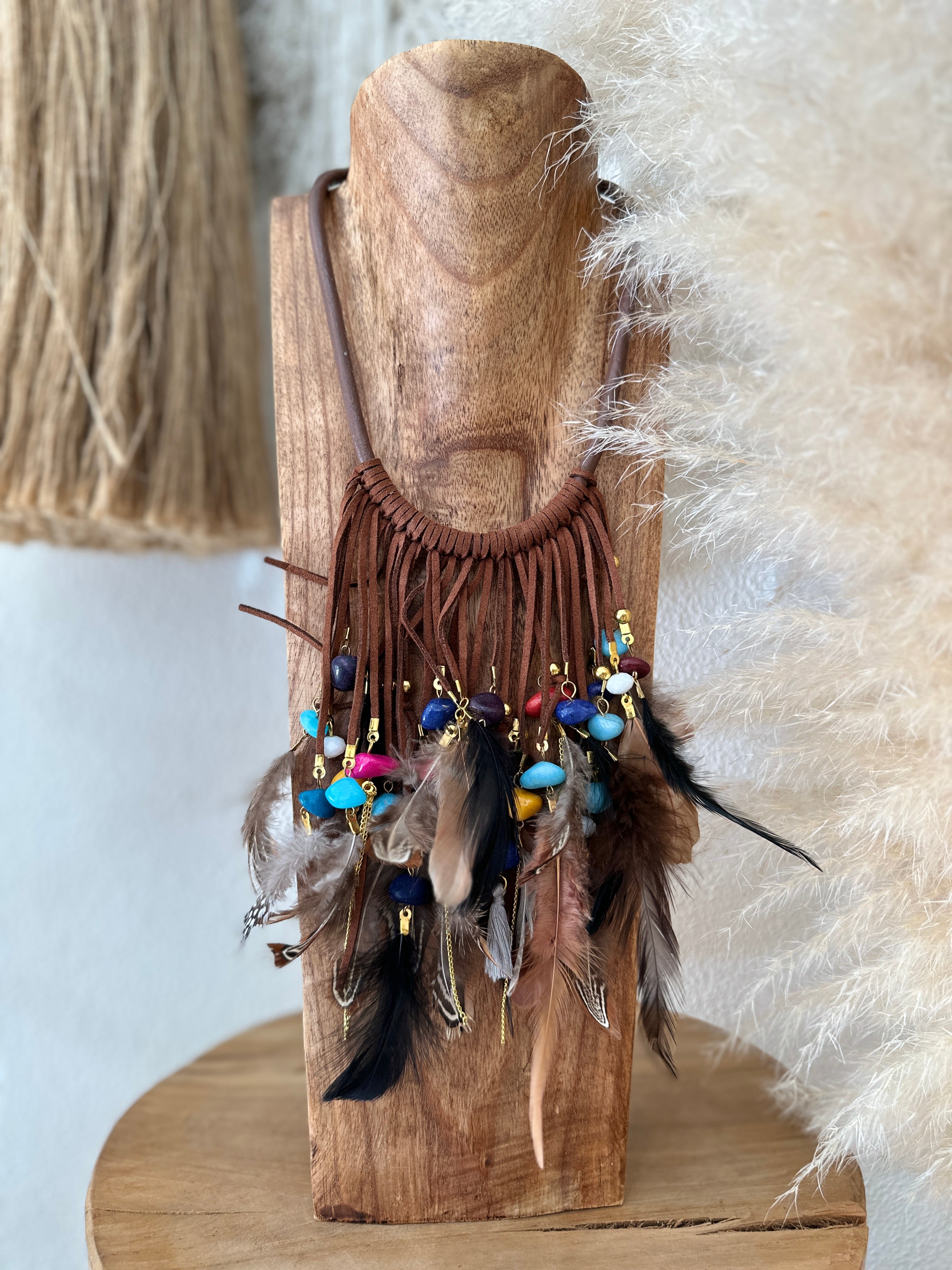 Colar curto c/penas TEÍDE