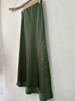 Carica l&#39;immagine nel visualizzatore della galleria,Saia comprida em cetim c/renda IMPRESSION
