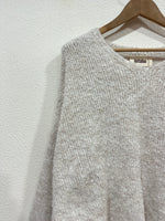 Load image in the gallery viewer,Camisola de malha oversise assimétrica YOLANDA
