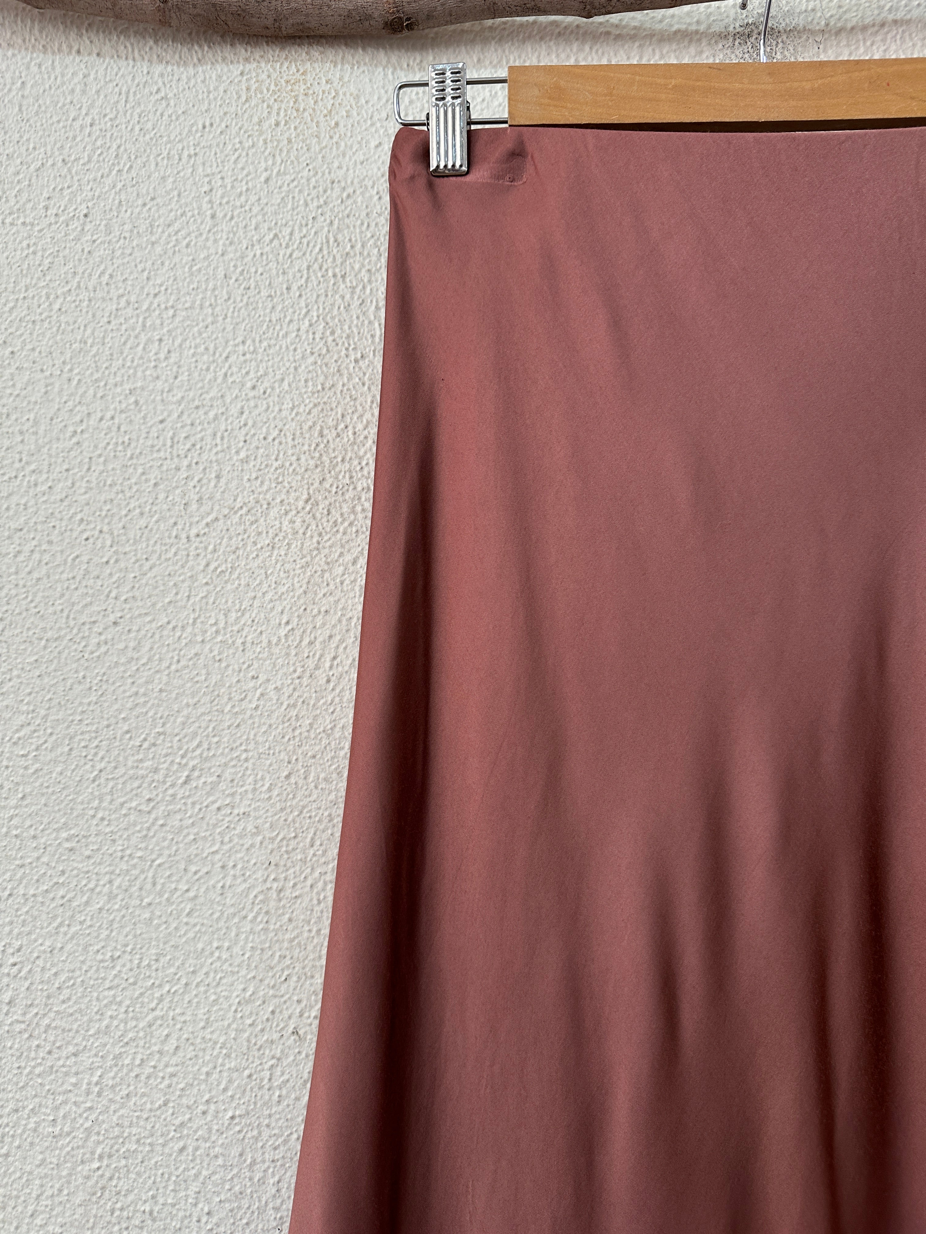 Saia em cetim c/ renda SOPHISTICATED