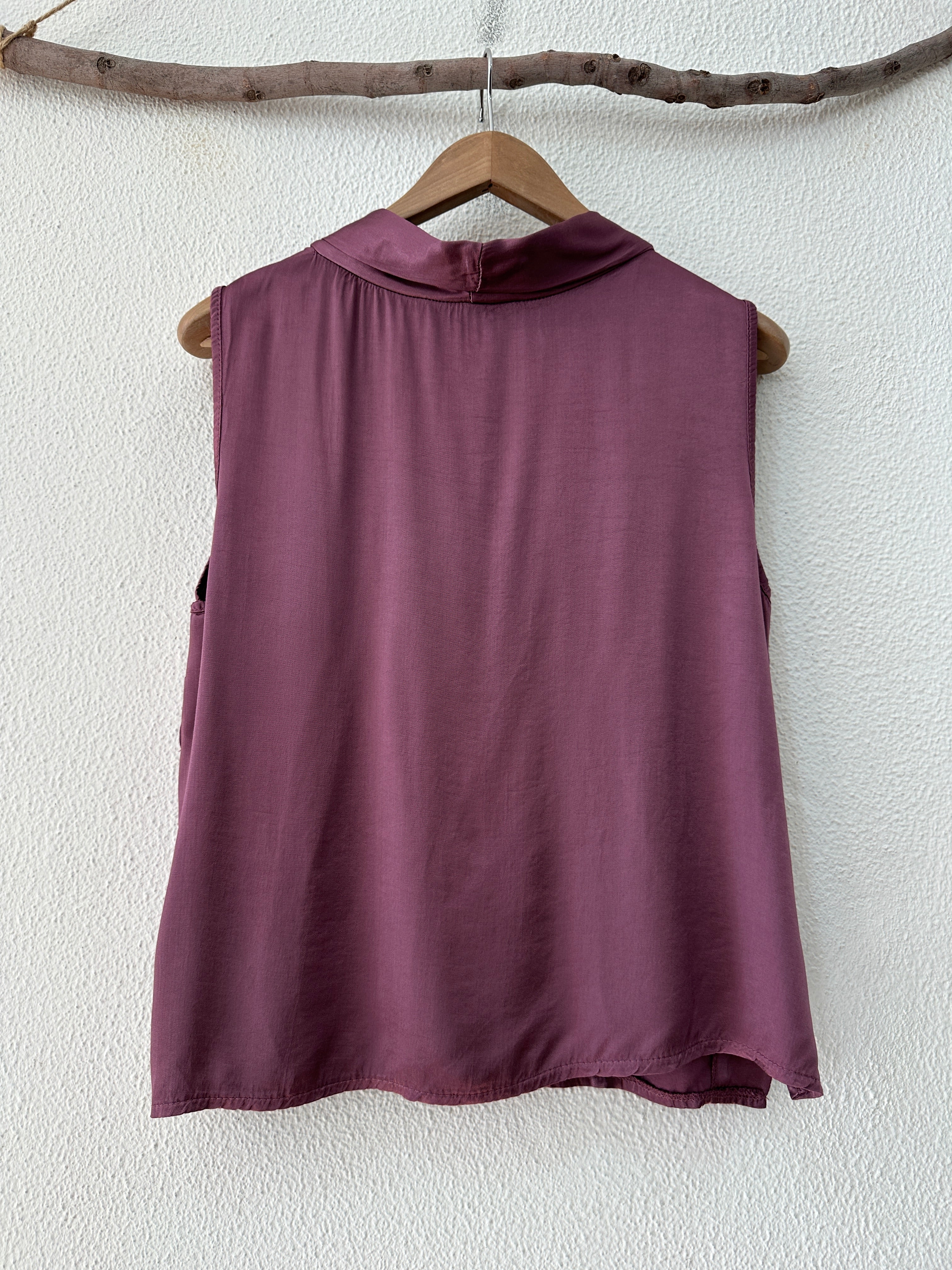 Top acetinado c/ botões GRAFF