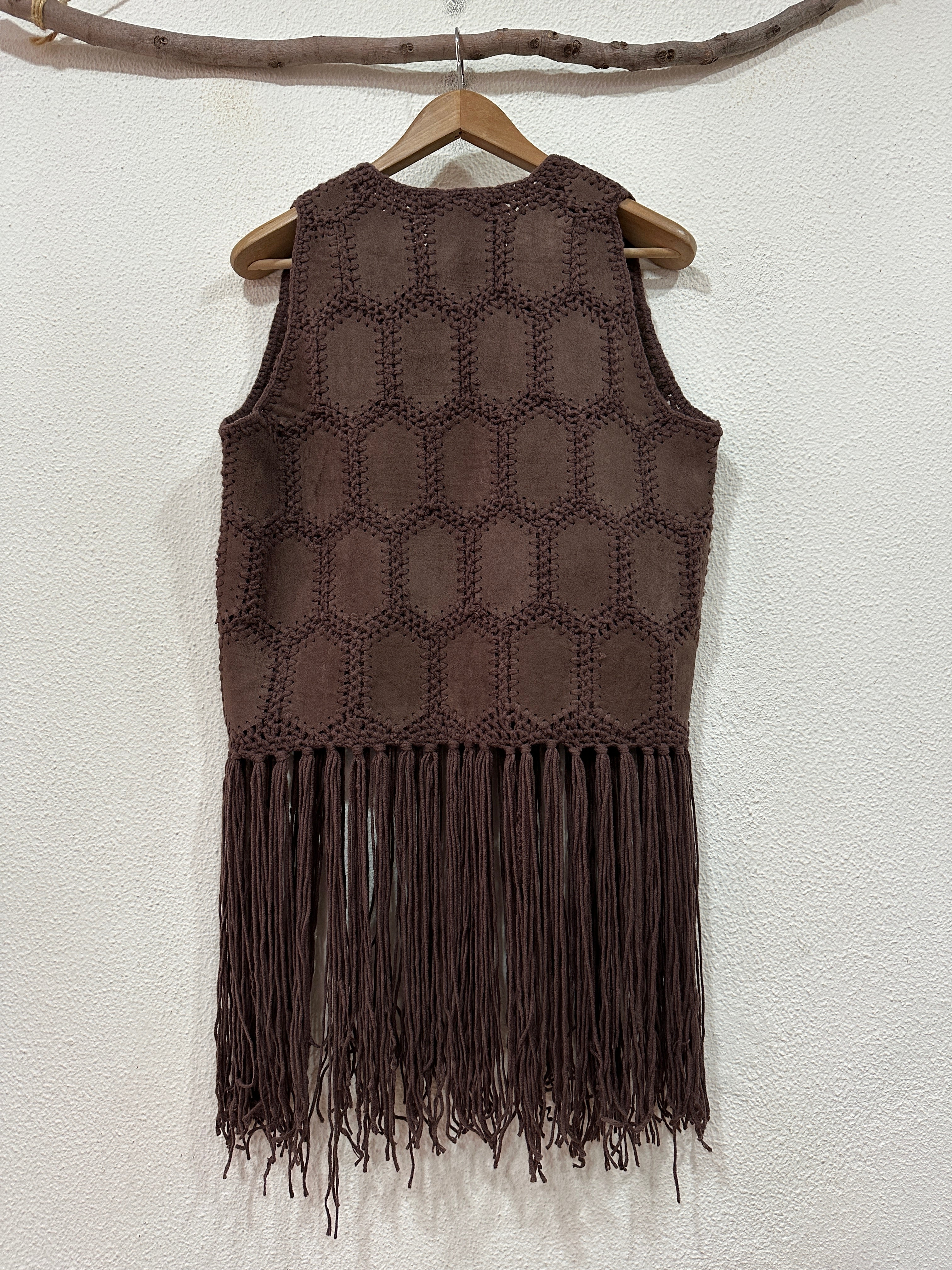 Colete de retalhos em suede c/pelo interior e franjas TRENDY