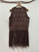 Load image in the gallery viewer,Colete de retalhos em suede c/pelo interior e franjas TRENDY
