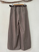 Carregar imagem no visualizador da galeria, Pantalonas em fazenda espinada MARY
