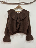 Load image in the gallery viewer,Camisola de malha c/ folhos FLUFFY
