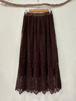 Carregar imagem no visualizador da galeria, Saia em renda aveludada ZELENA
