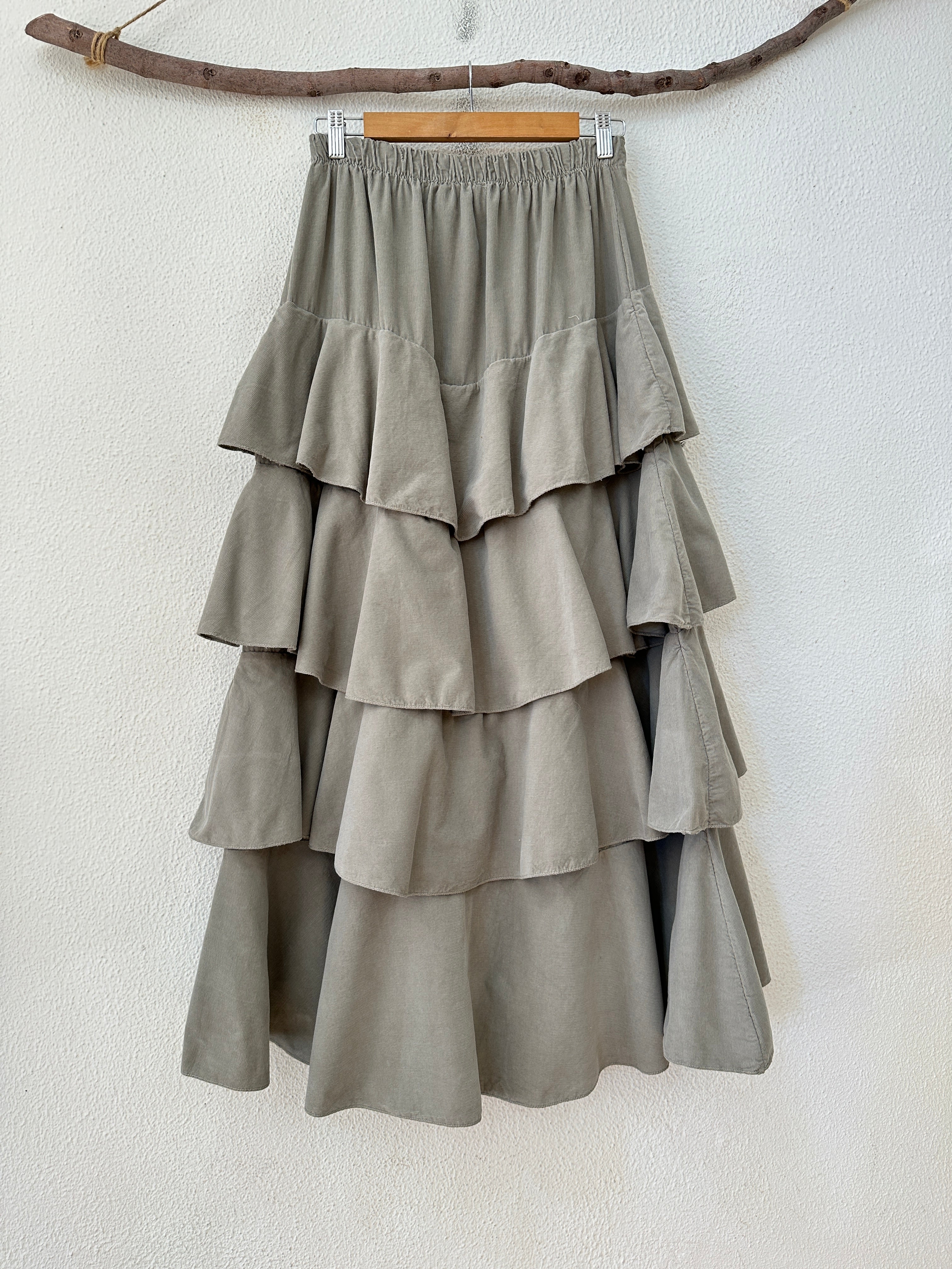 Saia em microbombazina c/ folhos ASPEN