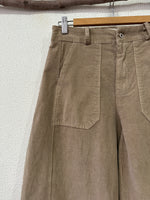 Load image in the gallery viewer,Calças estilo baggy em microbombazina MUNICH
