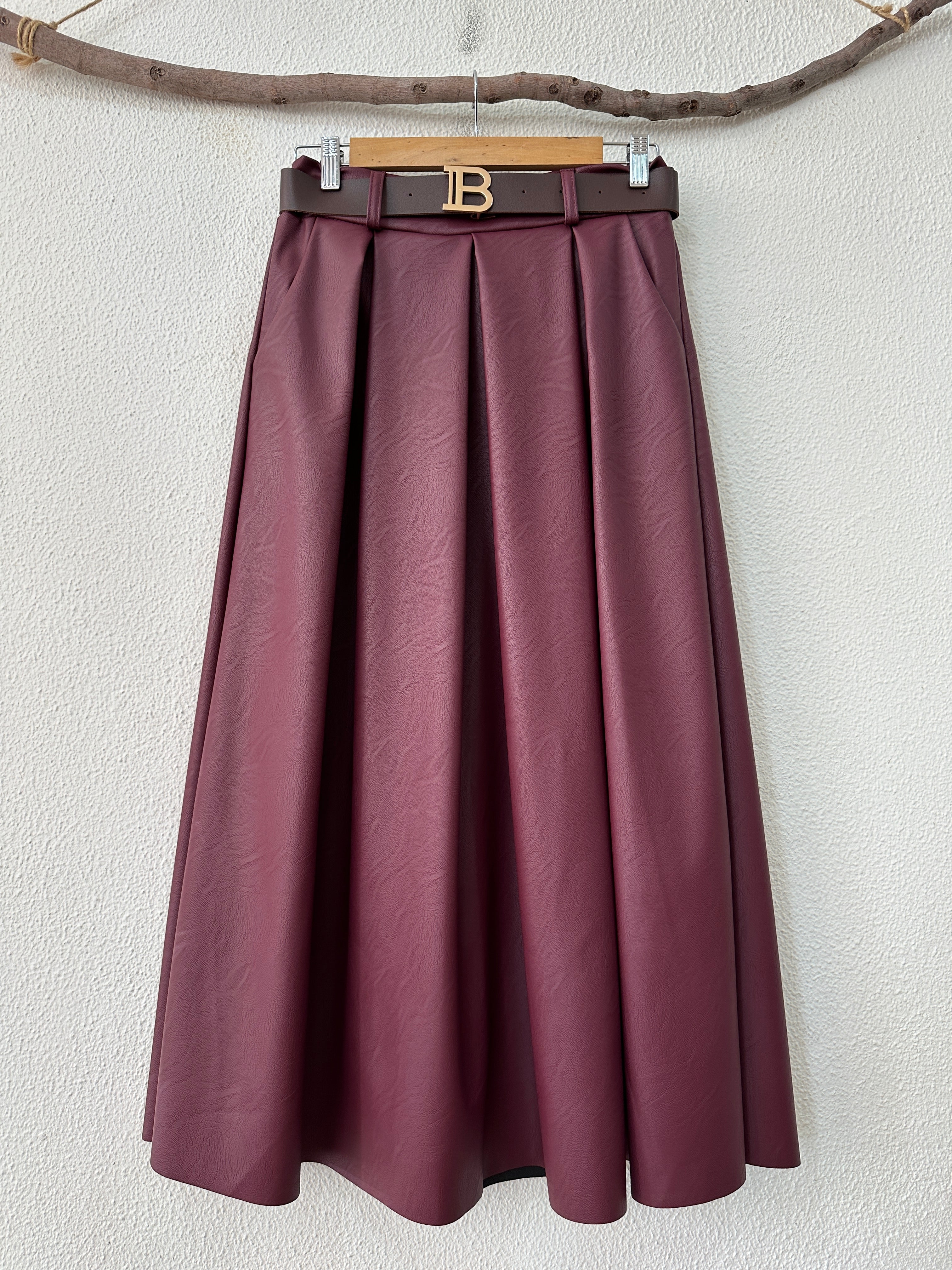 Saia em ecopele c/bolsos BRUNI