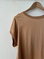 Load image in the gallery viewer,T-shirt acetinada c/ seda BRONZE
