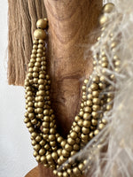Carregar imagem no visualizador da galeria, Colar curto em madeira KHMER
