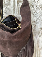 Load image in the gallery viewer,Mala em pele triangular GIPSY
