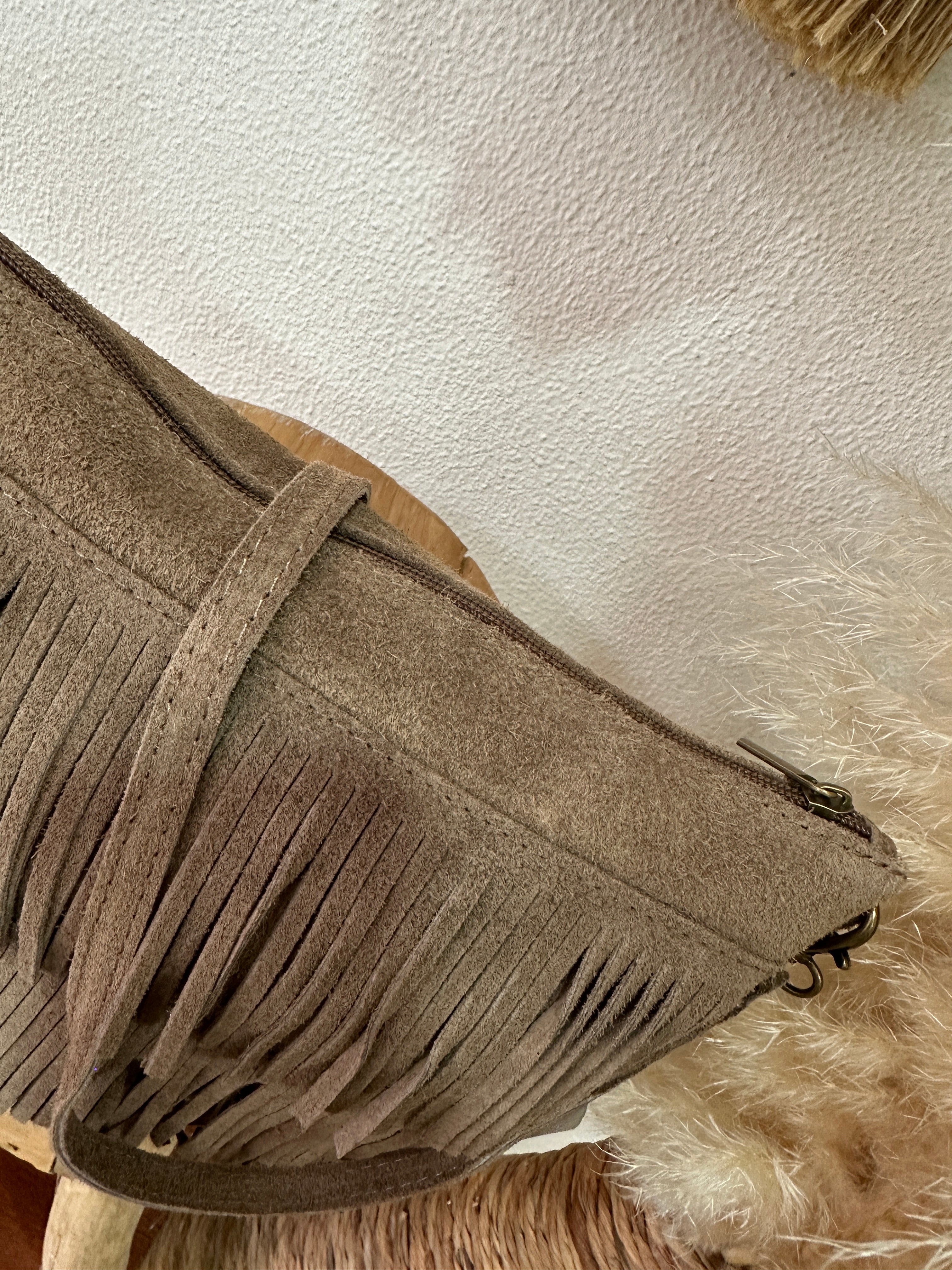 Mala em camurça com franjas RAVENA