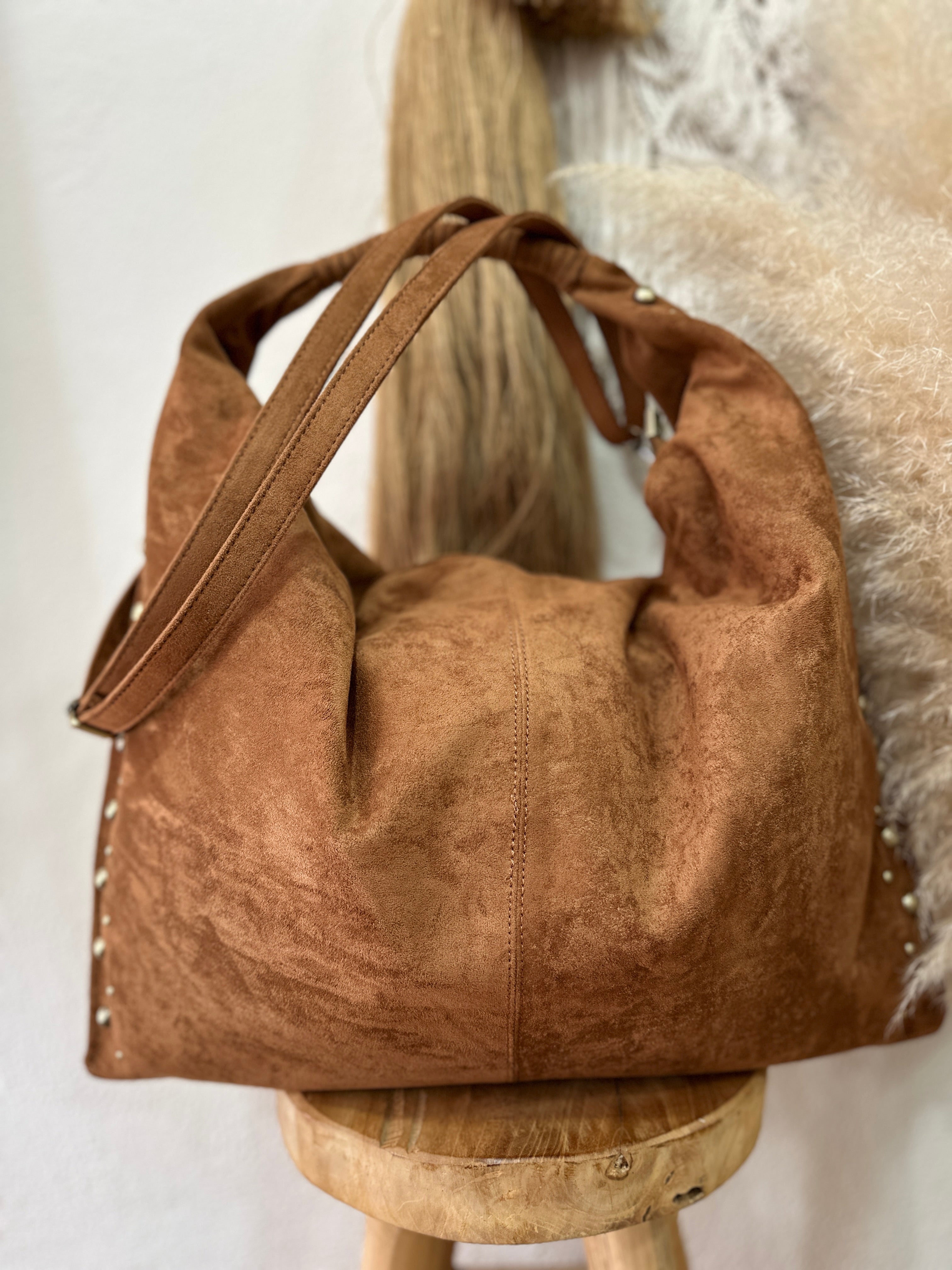 Mala em camurça sintética c/tachas BOULEVARD