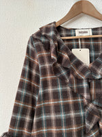 Load image in the gallery viewer,Blusa em flanela c/folhos BELFAST
