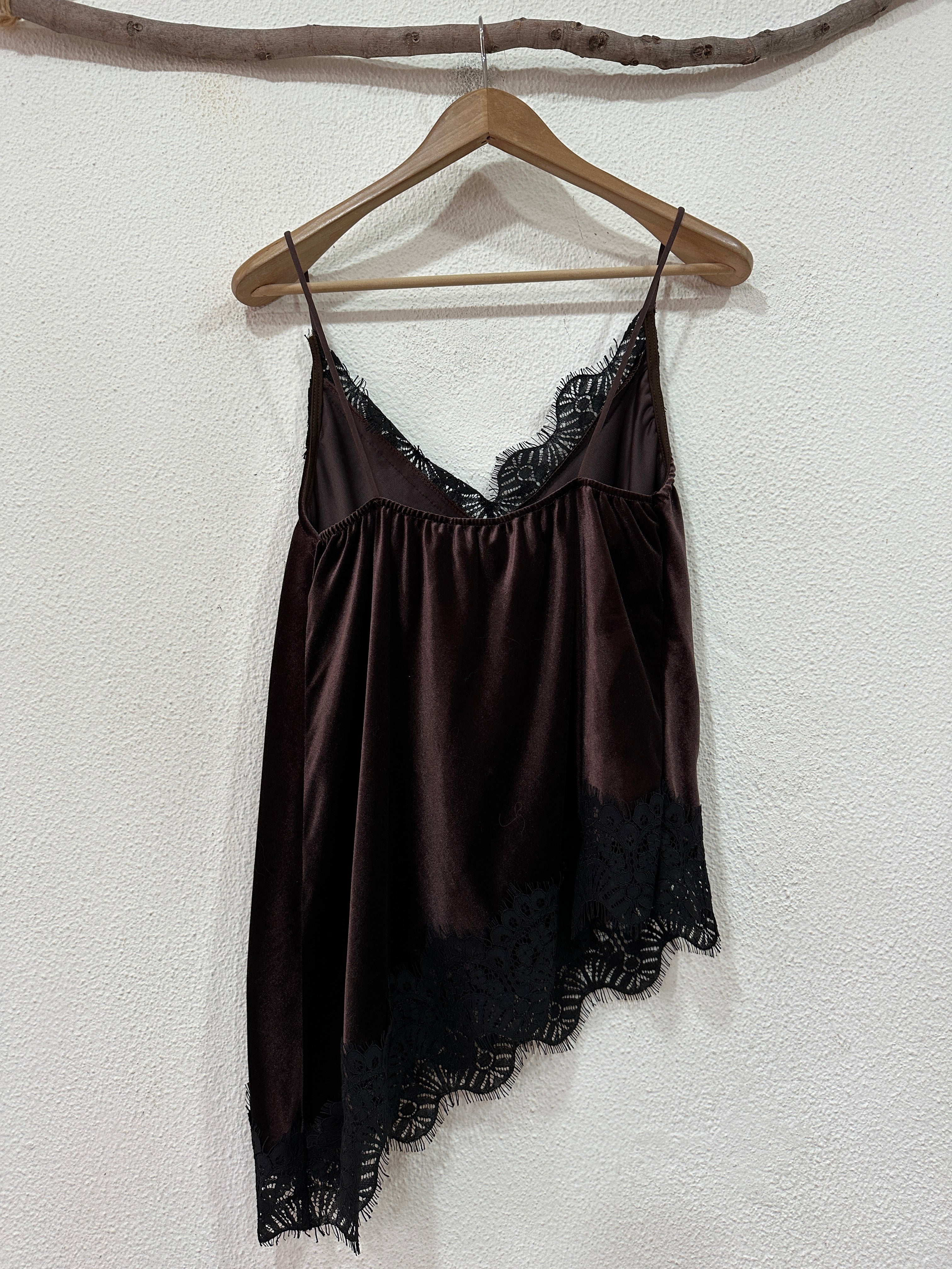 Top assimétrico de veludo c/ renda MARGOT