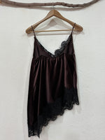 Load image in the gallery viewer,Top assimétrico de veludo c/ renda MARGOT
