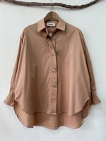 Load image in the gallery viewer,Camisa oversize c/ pregadeiras amovíveis SURYA

