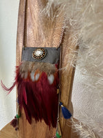 Load image in the gallery viewer,Colar curto c/penas ELBA
