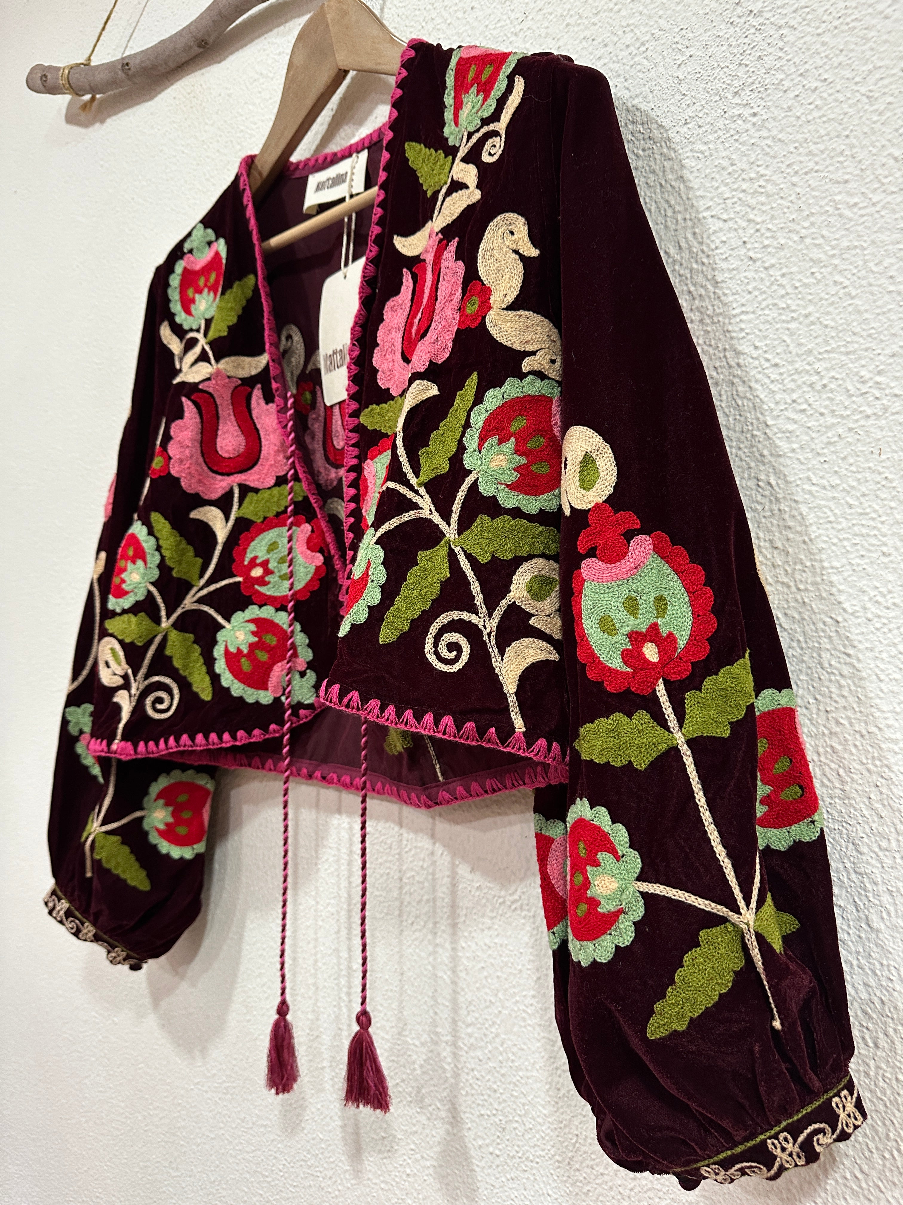 Casaco curto em veludo bordado KERALA