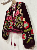 Load image in the gallery viewer,Casaco curto em veludo bordado KERALA
