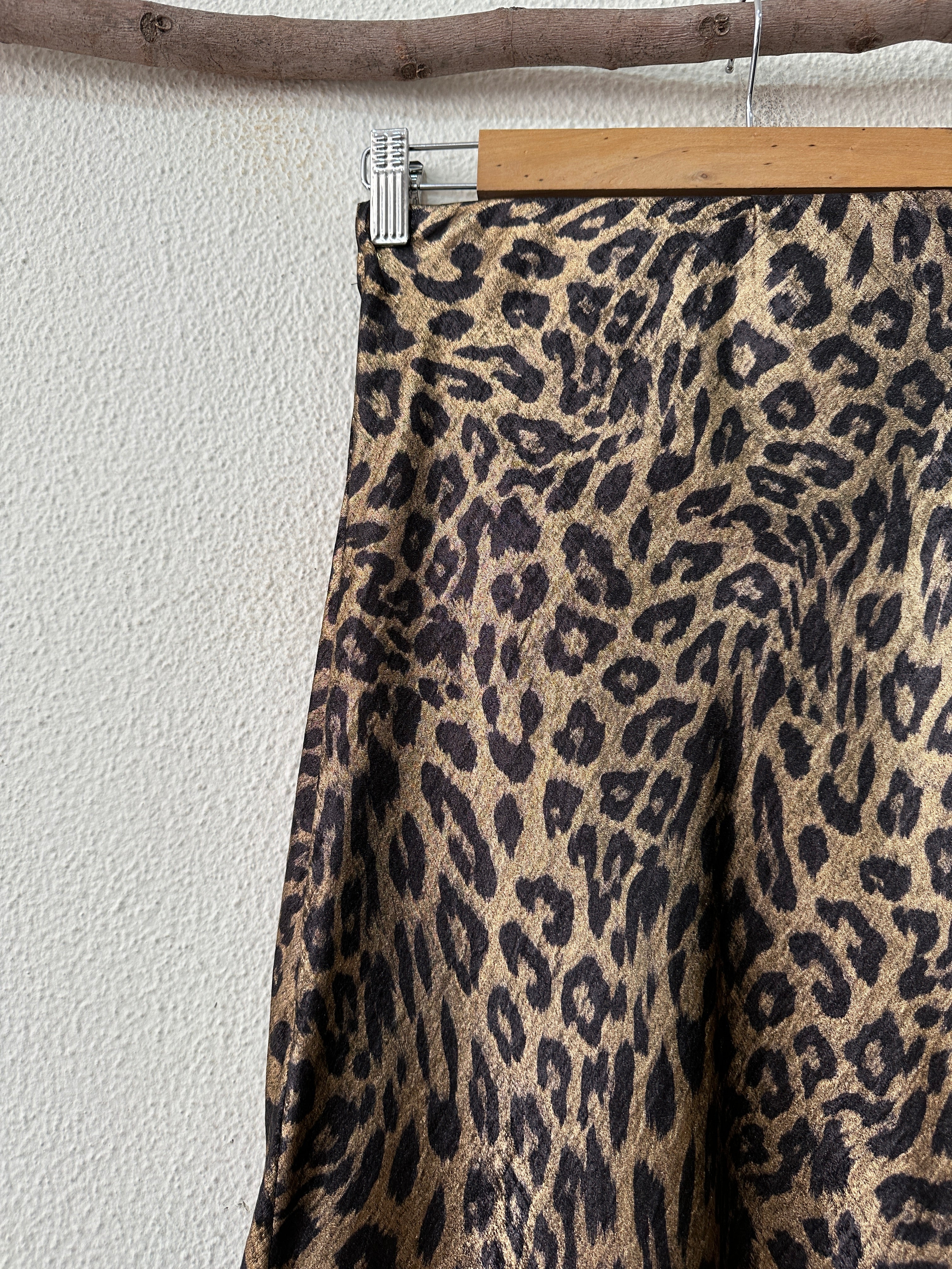 Saia assimétrica c/dourado LUNA