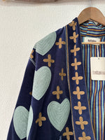 Load image in the gallery viewer,Kimono em veludo bordado NAVY ALICE
