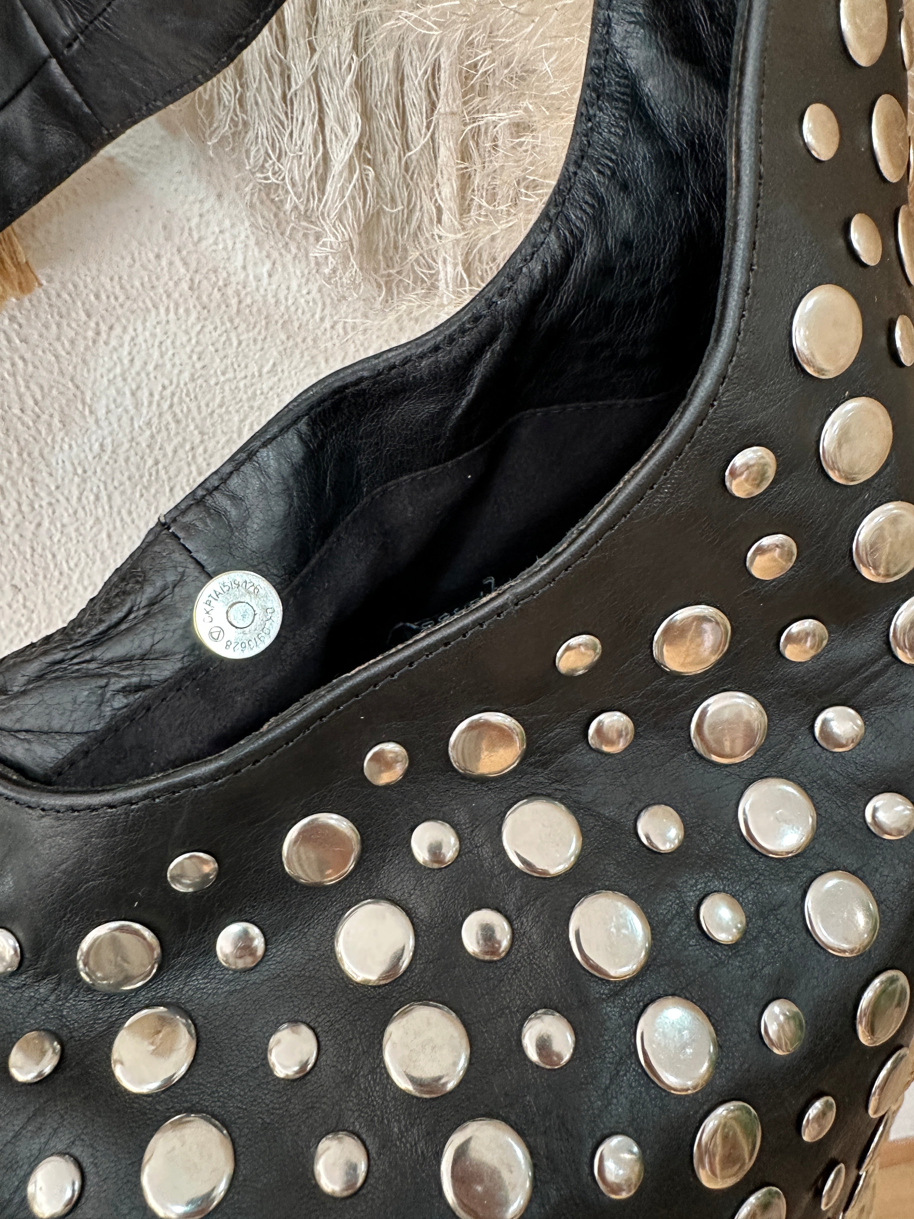 Mala de ombro em pele c/tachas MORANI