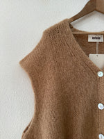 Load image in the gallery viewer,Colete oversize em malha de mohair CLAIRE
