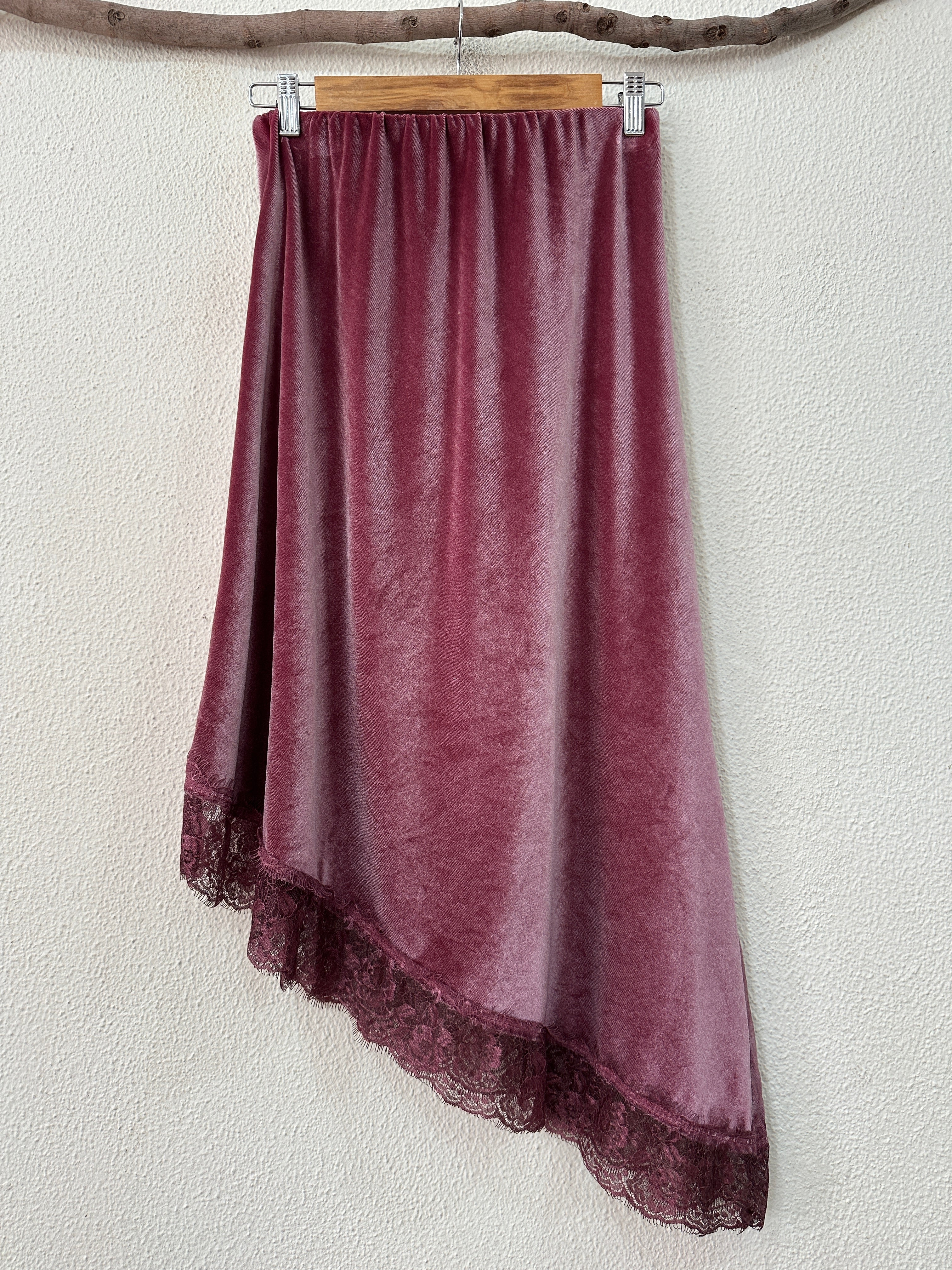 Saia assimétrica em veludo c/ renda GUMMY