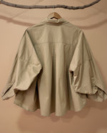 Load image in the gallery viewer,Camisa oversize curta INGRID
