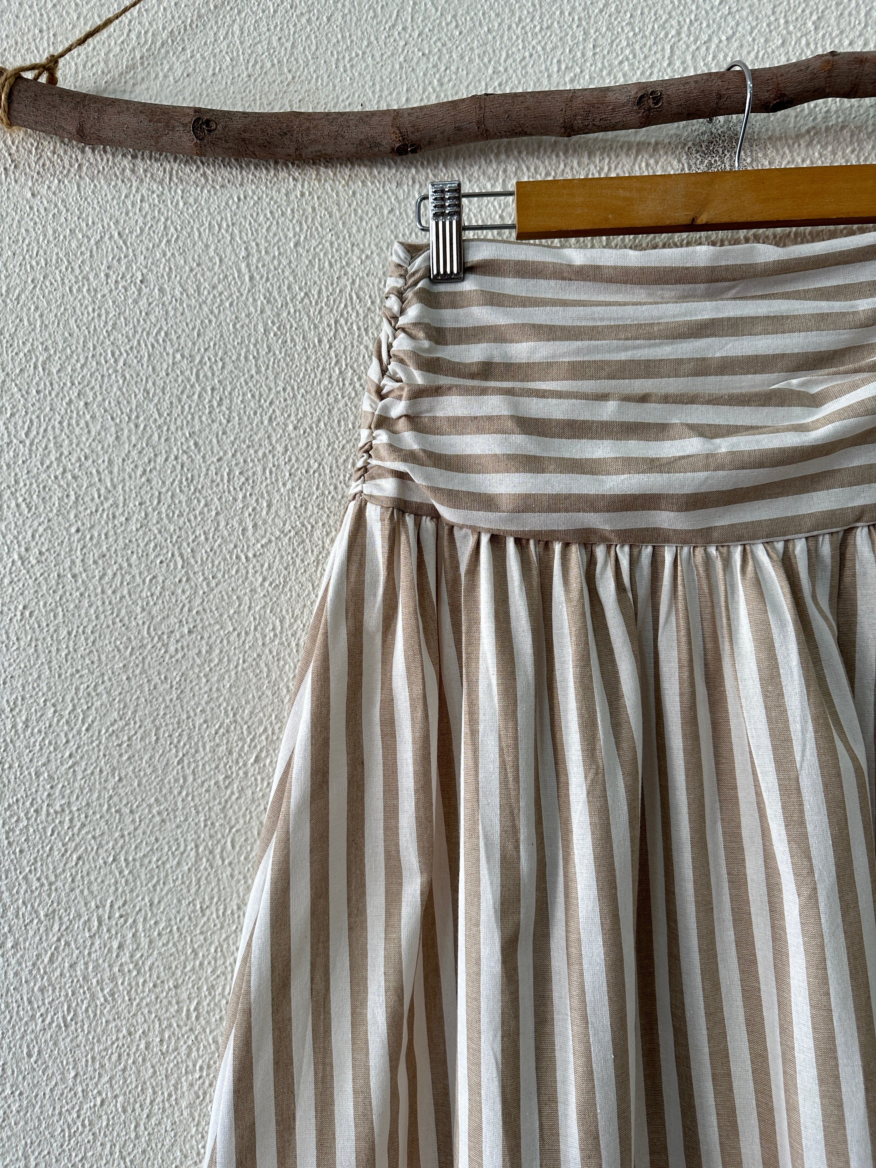 Conjunto de top e saia recortada ONDINE