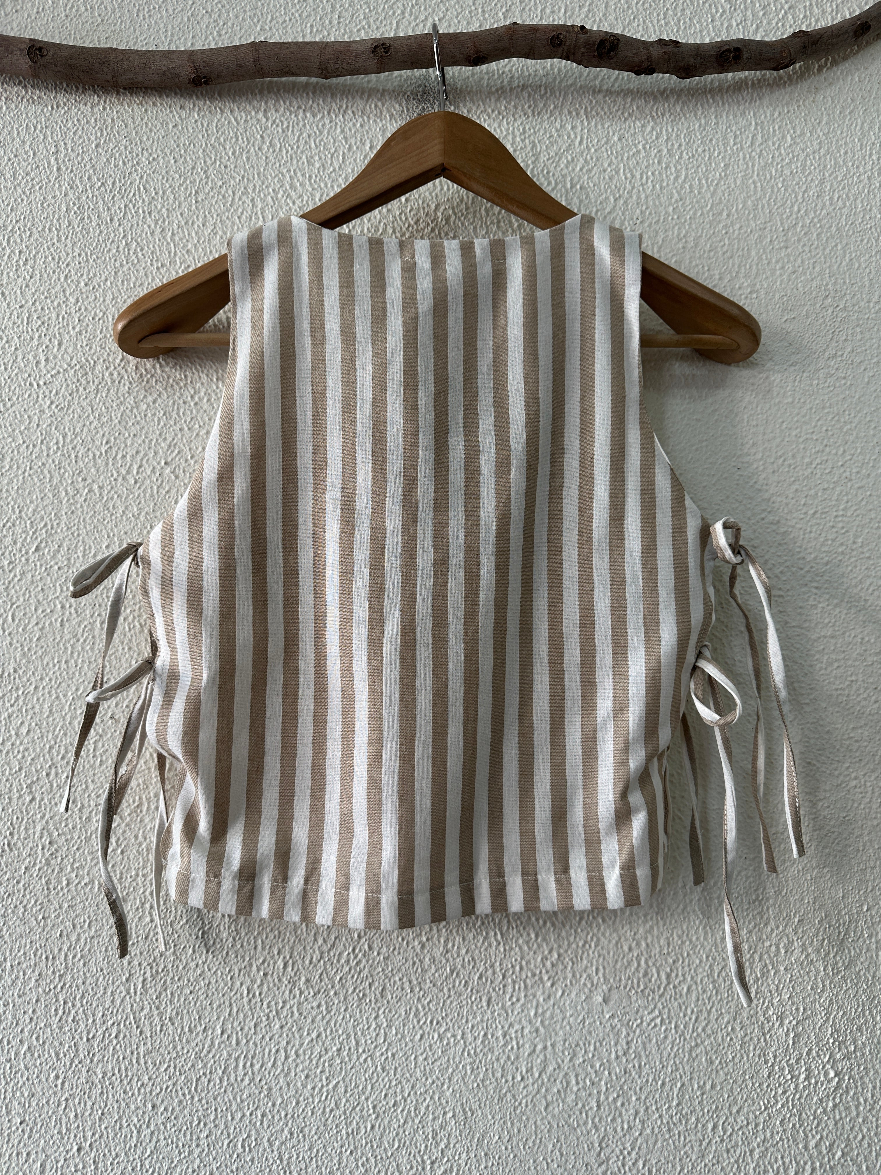 Conjunto de top e saia recortada ONDINE