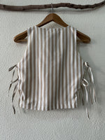 Load image in the gallery viewer,Conjunto de top e saia recortada ONDINE
