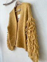 Load image in the gallery viewer,Casaco de malha c/ franjas MIELE
