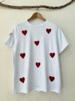 Load image in the gallery viewer,T-shirt regular-fit c/aplicações VALENTINE
