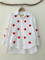 Carregar imagem no visualizador da galeria, Camisa oversize bordada HEARTS
