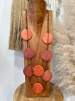 Load image in the gallery viewer,colar comprido em madeira CIRCLE
