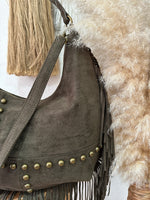 Carregar imagem no visualizador da galeria, Mala em camurça sintética c/franjas OPHELIA
