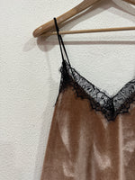 Load image in the gallery viewer,Top em veludo cristal c/renda AMETHYST
