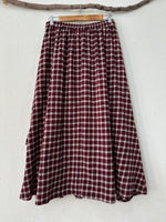 Carregar imagem no visualizador da galeria, Saia em flanela c/ folhos CAROL
