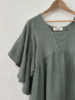 Load image in the gallery viewer,Vestido em linho assimétrico LAKE
