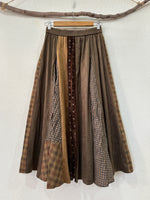 Load image in the gallery viewer,Saia em godés efeito retalhado DOLL
